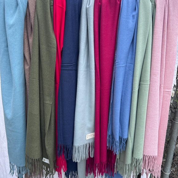 NWT Cashmere woven knit oversized scarf wrap - made in Italy 80” x 27” - Picture 10 of 10